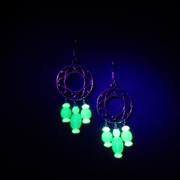 Uranium Glass bead dangle earrings - Picture 12 of 12
